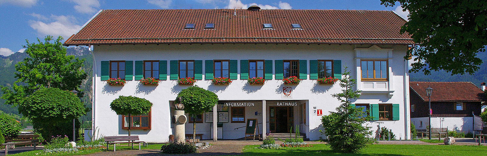 Rathaus der Gemeinde Schwangau im Landkreis Ostallgäu in Bayern